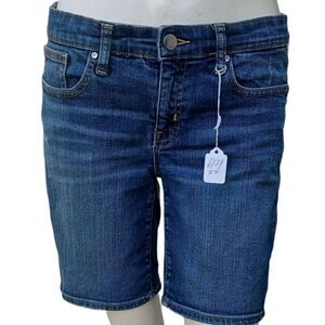 6124..Gap Jean Shorts Size 4/27  7" Rise